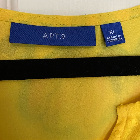 🛍🛍 Apt. 9 Sleeveless Top - Picture 3 of 5